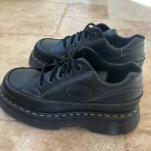 DR MARTENS BUZZ 5 EYE NAPPA MILLED LEATHER 8 WOMENS
1.5” PLATFORM